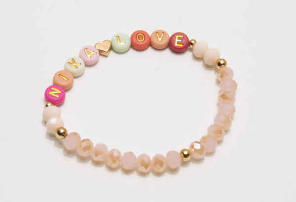 Namensarmband personalisiert mit Wunschnamen in gold rosa und rosè gold Herz bunt