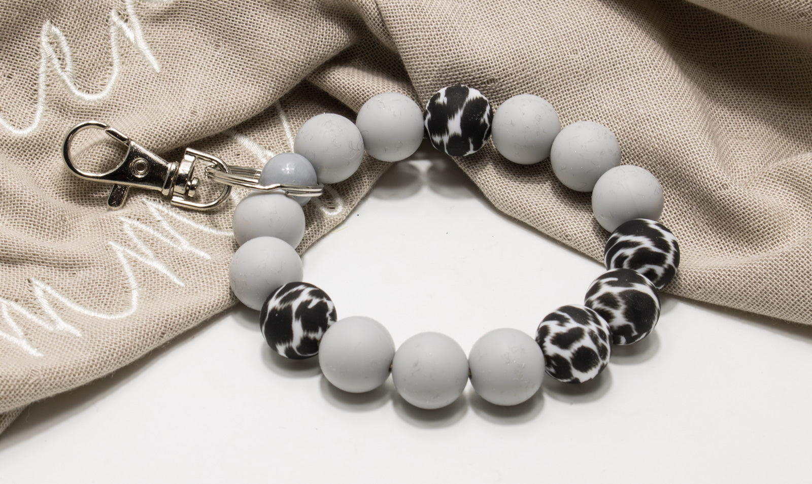 Schlüsselarmband grau Leo, Armband für Schlüssel, Autoschlüssel