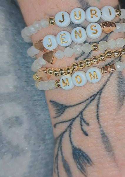 Mondstein Armband, Personalisiert , 18K vergoldete Perlen, Namensarmband