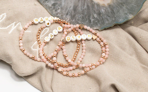 rosa Opal Armband, Personalisiert , 18K vergoldete Perlen, Namensarmband