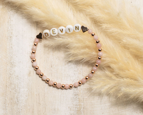 rosa Opal Armband, Personalisiert , 18K vergoldete Perlen, Namensarmband